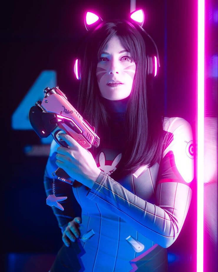 D.Va Cosplay (@miss_sam_mae)